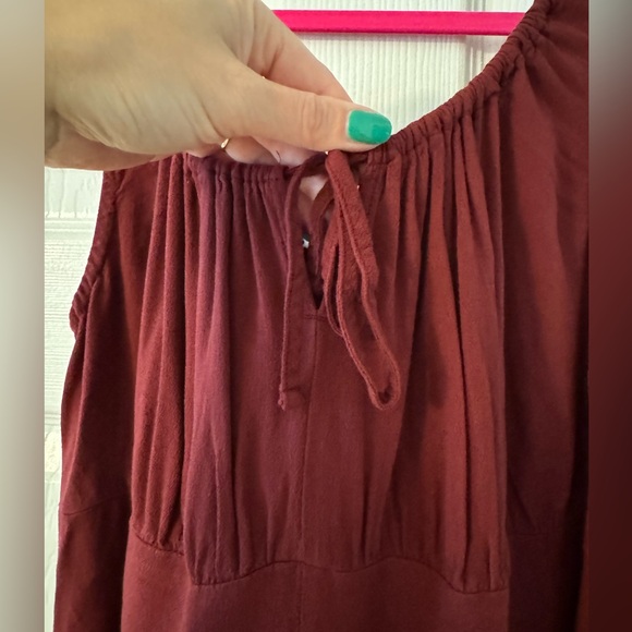 Waist defined sleeveless crepe midi dress - Picture 3 of 6